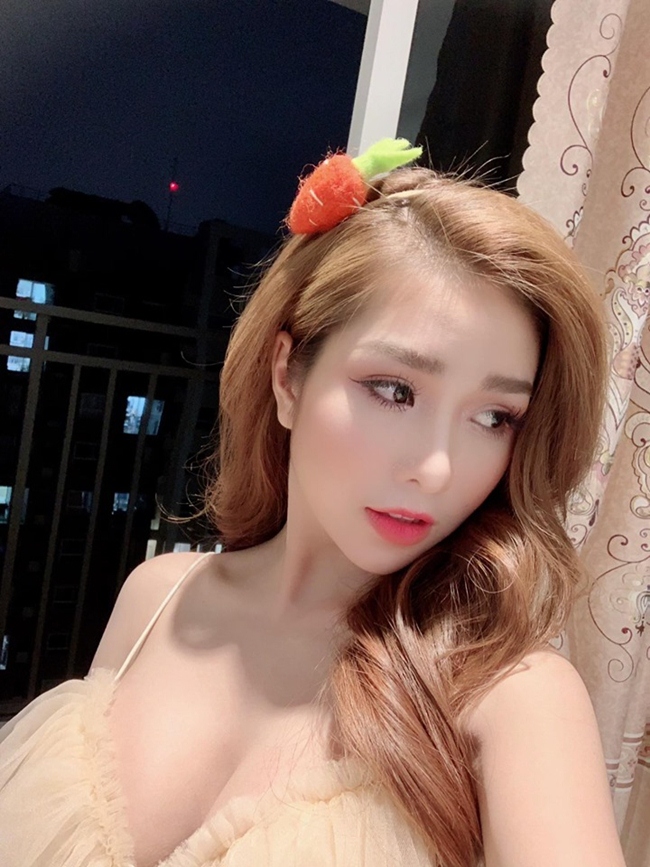 'nguoi yeu' le roi hut nghin luot xem khi dang anh quang cao vi qua sexy hinh anh 15