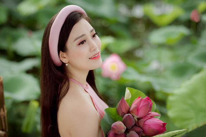 Với giọng hát truyền cảm, cùng phong cách thời trang nổi bật, Sao Mai là một trong những ca sĩ được yêu thích nhất của Việt Nam. Hình ảnh này sẽ khiến bạn hiểu thêm về những đóng góp của cô ấy cho âm nhạc Việt Nam.