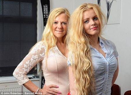 Britney (phải), cô gái còn “tự nhiên” duy nhất trong gia đình Marshall