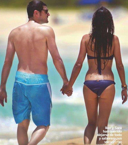 Thủ môn đẹp trai của Real và cô bạn gái tài năng vừa có những ngày hè lãng mạn ngọt ngào tại vùng biển Caribbe.