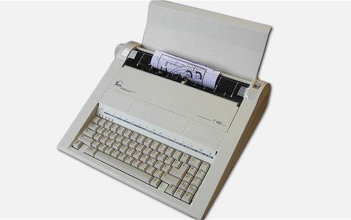 máy đánh chữTriumphAdlew TWEN 180 của Đức