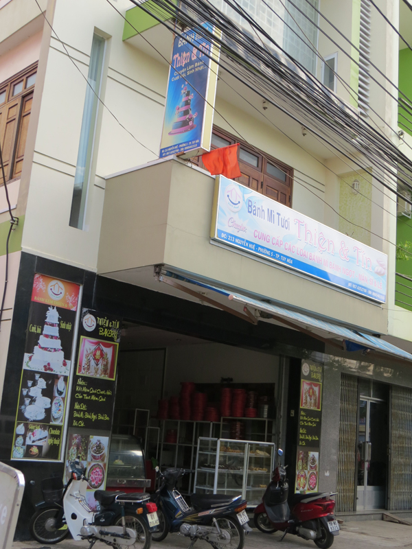 Cơ sở bánh mì Thiện & Tín tại 213 Nguyễn Huệ, phường 5, TP.Tuy Hòa.
