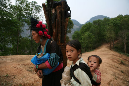 Tỷ lệ nghèo của Việt Nam đã giảm, nhưng chuẩn nghèo vẫn thấp  hơn so với mức chung của thế giới.  
