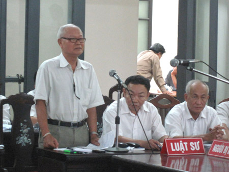 Kiểm sát viên tham gia tố tụng tại phiên tòa xét xử vụ án tổ chức sử dụng  và mua bán trái phép chất ma túy ở Quảng Ninh.        
