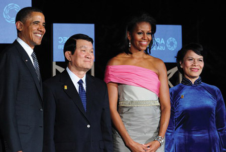 Chủ tịch nước Trương Tấn Sang và Tổng thống Mỹ Obama trong cuộc gặp bên lề hội nghị APEC năm 2011.