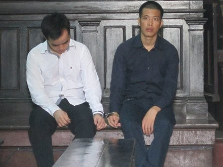 Bị cáo Tuấn và Toàn tại phiên tòa