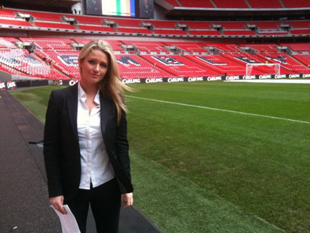 Hayley McQueen là MC truyền hình nổi tiếng tại nước Anh