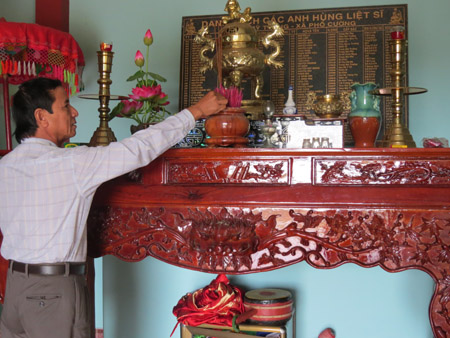 Bàn thờ liệt sỹ tại nhà truyền thống thôn Mỹ Trang.