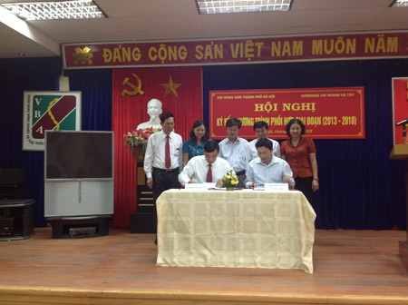 Lãnh đạo Hội ND Hà Nội và Agribank ký kết  chương trình phối hợp giai đoạn 2013-2018.   
