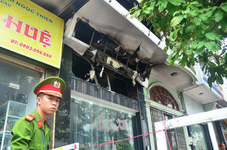Nguyên nhân của vụ cháy khiến 5 người chết, 4 người bị thương do chập điện từ bảng đèn Led tầng 2. 