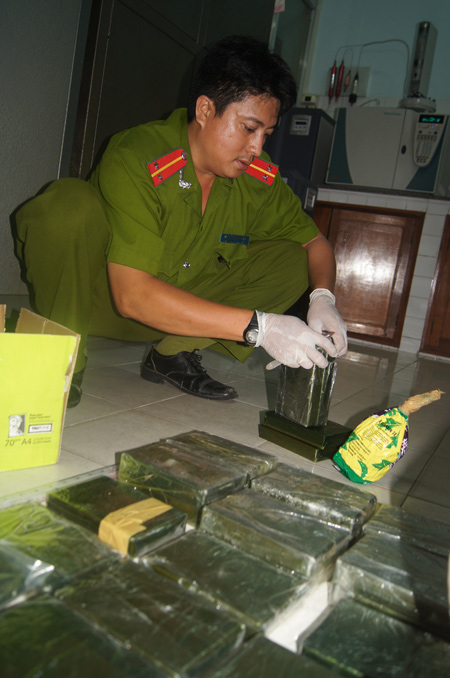 Tang vật 34 bánh heroin được Ban chuyên án công an Bình Dương thu giữ trong chuyên án ma túy lớn trên địa bàn