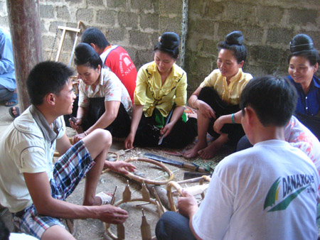 Những dự án đầu tư dạy nghề và phát triển làng nghề truyền thống ở Điện Biên  thật sự giúp người dân có việc làm, tăng thu nhập.