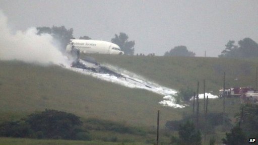 Hình ảnh máy bay rơi tại hiện trường