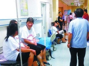 Những người tự sát tập thể được cứu chữa tại bệnh viện (Nguồn: China.org)