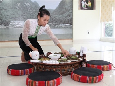 Nhiều ý kiến cho rằng, thông qua ẩm thực - nghệ thuật dân tộc Thái đến với mọi người.