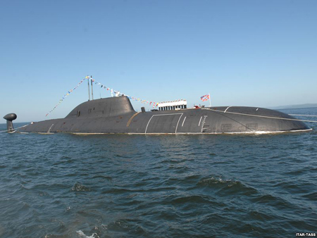 Tàu ngầm hạt nhân thuộc dự án 971 lớp Akula mà Ấn Độ nên mua.