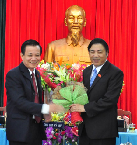 Ông Trần Thọ (bên trái) được Đảng bộ TP. Đà Nẵng tín nhiệm đề cử nhận chực vụ Bí thư