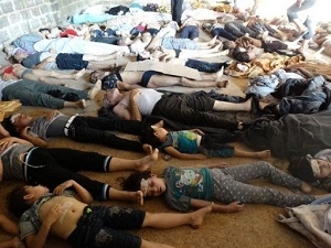 Hình ảnh do phe đối lập Syria cung cấp cho thấy nhiều người đã chết vì hít phải khí độc mà phe này cho là của quân đội chính phủ (Nguồn: Reuters)