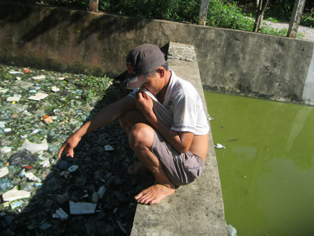 Bể chứa chất thải ở xóm Ngọc Minh 