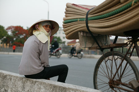 Lao động di cư luôn đối mặt với nhiều khó khăn (ảnh minh họa).  