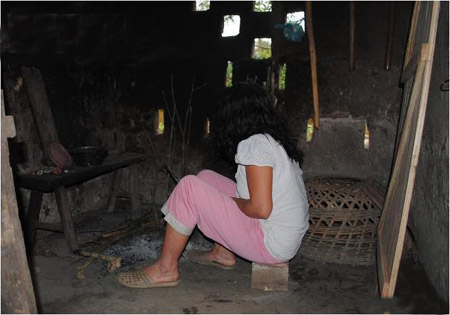 Một phụ nữ bị tâm thần ở Anh Sơn, Nghệ An đã nhiều lần bị lạm dụng tình dục và sinh tới 7 người con.   