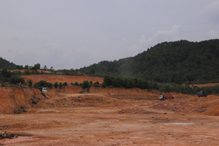 Công ty Thiên An vẫn lấy đất từ khu vực sân golf cung cấp cho các công trình xây dựng. 