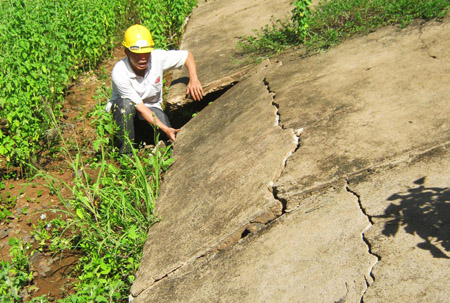 Công trình thủy lợi Ea Mlung (xã Cư KPô, huyện Krông Buk) xuống cấp trầm trọng nhiều  năm nay nhưng không có kinh phí sửa chữa.