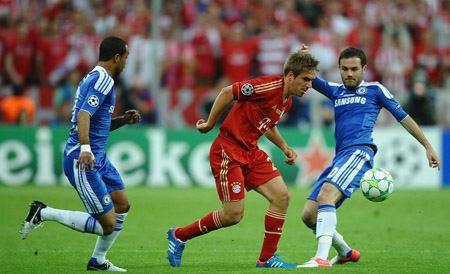 Bayern của Lahm (giữa) đang có cơ hội trả món nợ với Chelsea.