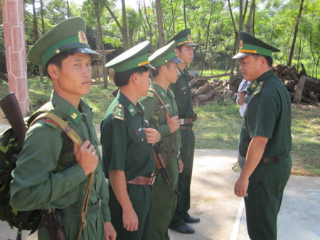 Bộ đội biên phòng Đồn Tân Xuân (Mộc Châu, Sơn La) trước giờ xuất kích làm nhiệm vụ.  