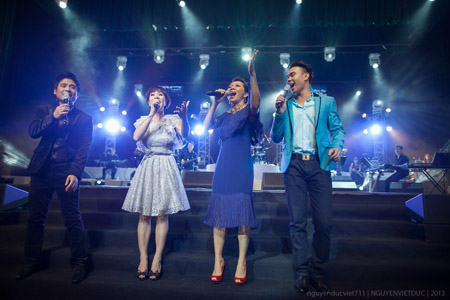 Từ năm 2014, các ca sĩ phải có thẻ hành nghề mới được phép trình diễn trên sân khấu (ảnh minh họa).    