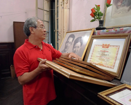 Ông Trịnh Cần Chính, con trai thứ 6 của cụ Bô và những tấm bằng khen mà Nhà nước trao tặng
