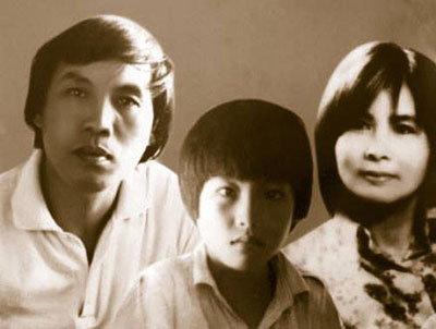 Nhà thơ Lưu Quang Vũ, nhà thơ Xuân Quỳnh cùng con trai Lưu Quỳnh Thơ  