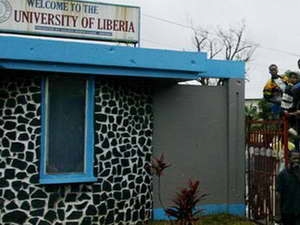 Cổng trường Đại học Liberia. (Nguồn: BBC)