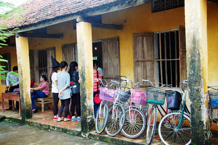 Phòng học cũ và chật chội ở Trường THCS Thái Hòa (Ba Vì, Hà Nội).  