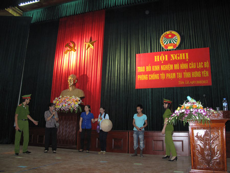 Tiểu phẩm tuyên truyền “Lời sám hối muộn màng” do các thành viên CLB Phòng, chống tội phạm xã Thủ Sỹ thể hiện. 