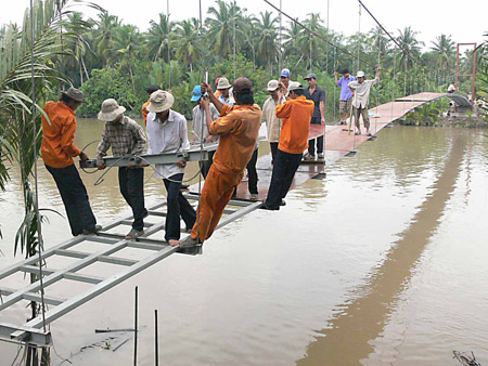 Cầu cáp treo ở xã Thành An, huyện Mỏ Cày Bắc (Bến Tre) là một trong những cây cầu do Hội KHKT Cầu đường Bến Tre kêu gọi đầu tư.      