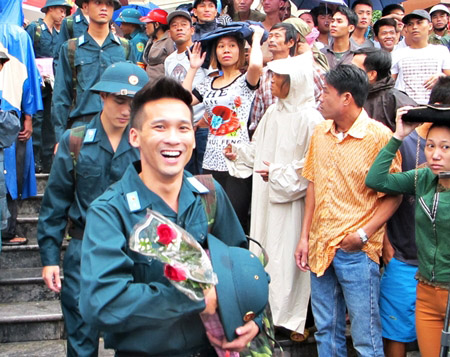 Thanh niên quận Long Biên nhập ngũ ngày 6.9. 