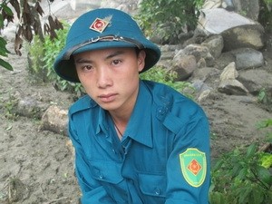 Chảo Dào Quan sinh năm 1991 là tiểu đội trưởng dân quân xã Bản Khoang.