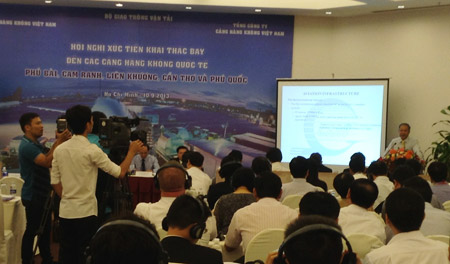 Phó cục trưởng Cục Hàng không Võ Huy Cường phát biểu tại hội nghị