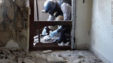 Nhân viên Liên Hợp Quốc điều tra vũ khí hóa học ở Syria.  