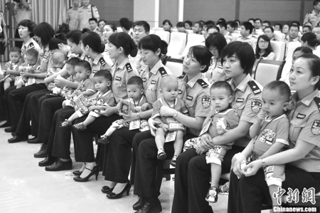 10 trẻ em Việt Nam bị bắt cóc bán sang Trung Quốc trước khi bàn giao cho Công an Việt Nam ngày 3.5.2013