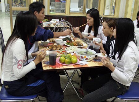VĐV Việt Nam vẫn chưa được tăng tiền ăn trong hành trình chuẩn bị cho SEA Games 2013