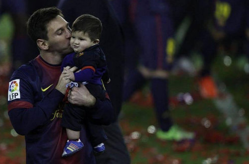 Messi đã vi phạm luật bảo vệ an toàn cho trẻ nhỏ
