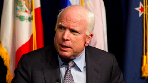 Thượng nghị sĩ John McCain.