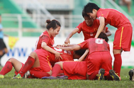 Đội tuyển bóng đá nữ Việt Nam đã lọt vào bán kết giải vô địch ĐNÁ 2013