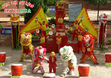 Múa lân, múa rồng- hoạt động văn hóa truyền thống mỗi dịp Tết Trung thu.
