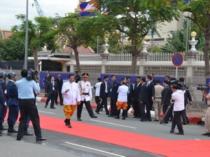 Thủ tướng Hun Sen đến họp Quốc hội sáng 23.9. (Ảnh: Trần Chí Hùng/Vietnam+)