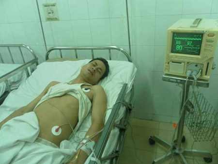 Phạm Đức Hải nằm điều trị tại Bệnh viện Đa khoa Hải Dương.