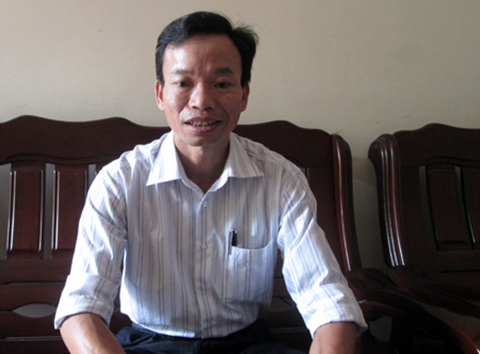 Ông Phạm Ngọc Nhất, trưởng phòng Giáo dục & Đào tạo huyện Cao Phong trao đổi với PV về vụ việc