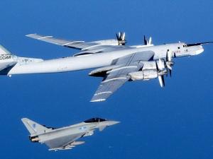 Chiến đấu cơ Anh chặn máy bay ném bom tầm xa Nga